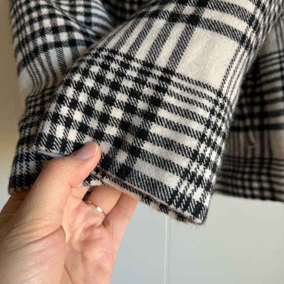 Janie and Jack Black and Cream Wool Plaid Girls Holiday Jacket Pea Coat Sz 4T-5T - Picture 9 of 9